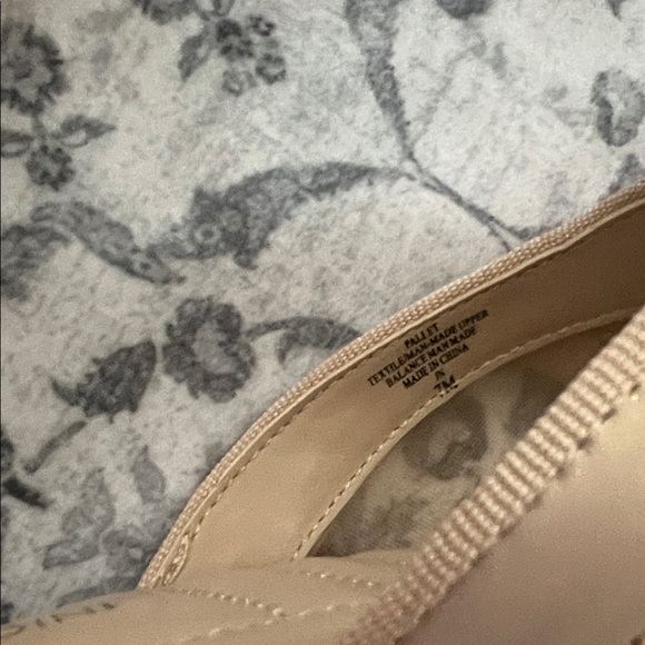 NWOT Adrienne Vittadini Beige Bow Mule Pallet Sandals Size 7 - Picture 4 of 4